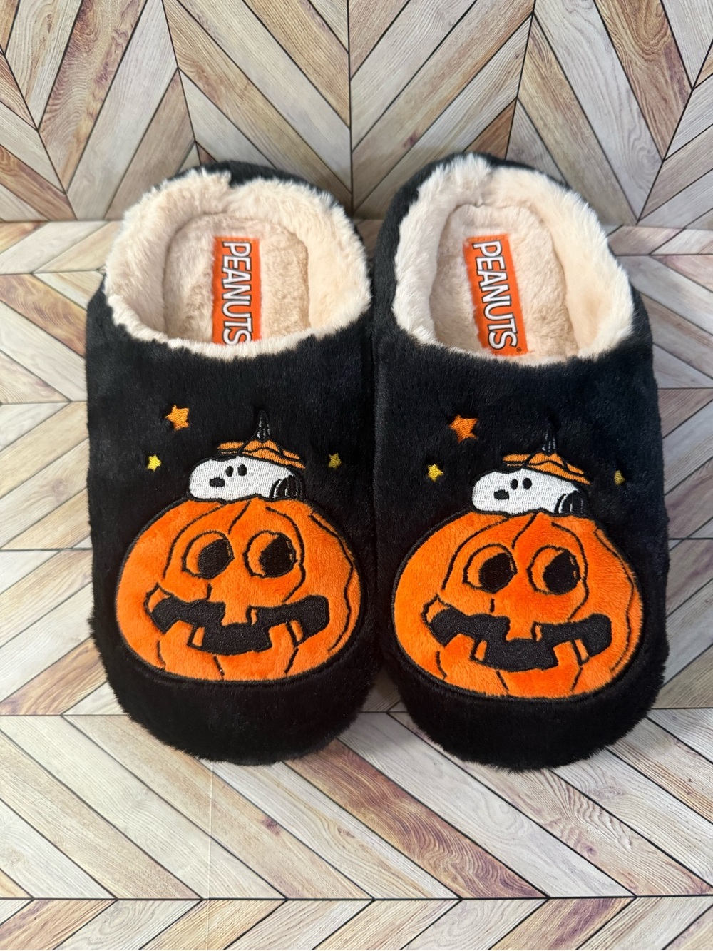Peanuts Black & Orange Snoopy Jack O Lantern Women’s Slippers S(5/6) - Picture 2 of 5
